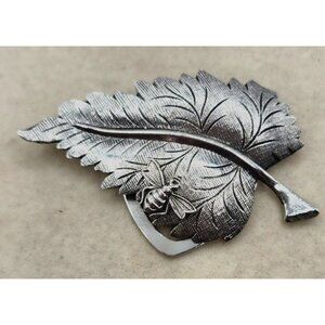 Vintage Honey Bee on Leaf Scarf Clip Silver Tone